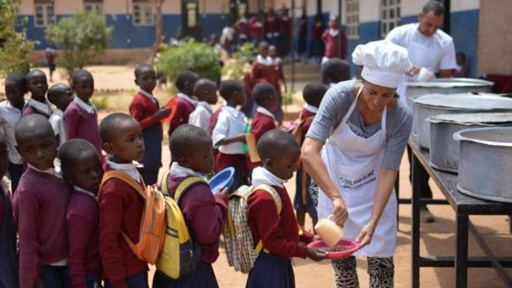 L’uovo sospeso, il sostegno alle famiglie del territorio di Fano e in aiuto alle mense in Tanzania