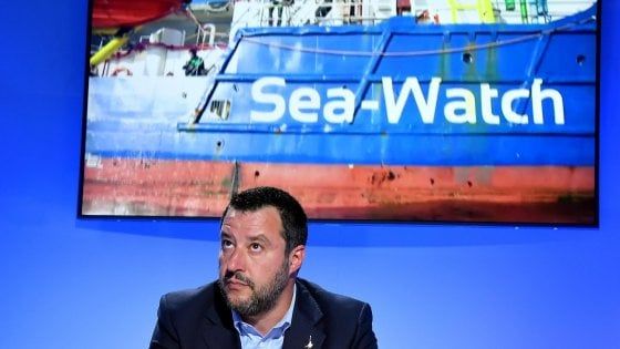 Migranti, opposizioni all'attacco dopo le rivelazioni di Repubblica: "E' il fallimento della politica di Salvini"