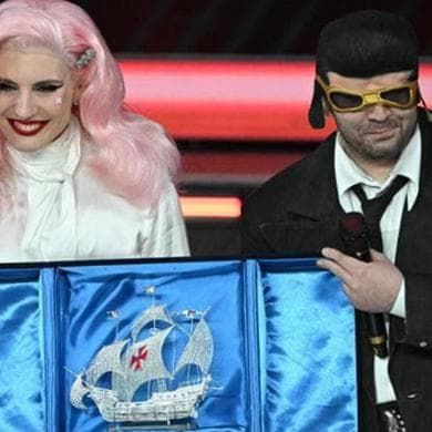 Sorpresa, Tony Pitony sa cantare. Akel sconfitto dalla sua vittoria