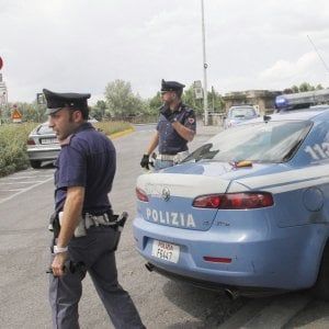 Magrebini contro poliziotti a Sanremo, ad agente asportata milza 