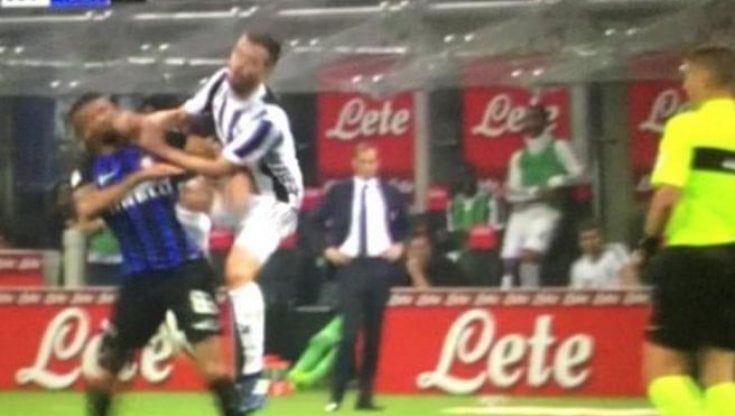 L'arbitro Orsato ammette l'errore in Inter-Juve del 2018. I tifosi del Napoli: "Quella svista ci è costata lo scudetto"