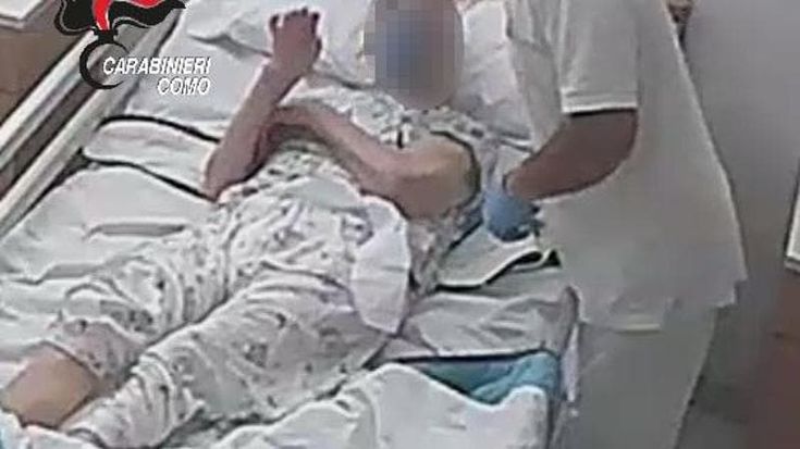 Botte e offese agli anziani malati: arrestati sette operatori della rsa Sacro Cuore di Dizzasco