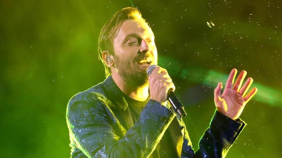 2c2c The Best Of Cremonini E Un Viaggio In Mare Aperto Ma Navigo Sicuro La Stampa Lo ha detto cesare cremonini intervenuto al programma 105 friends di tony severo e rosario pellecchia in protegge così con delicatezza la sua storia d'amore ancora recente con la bella giulia che ho sempre pensato che scrivere canzoni ha bisogno di vita e nella vita non è tutto gratis: 2c2c the best of cremonini e un