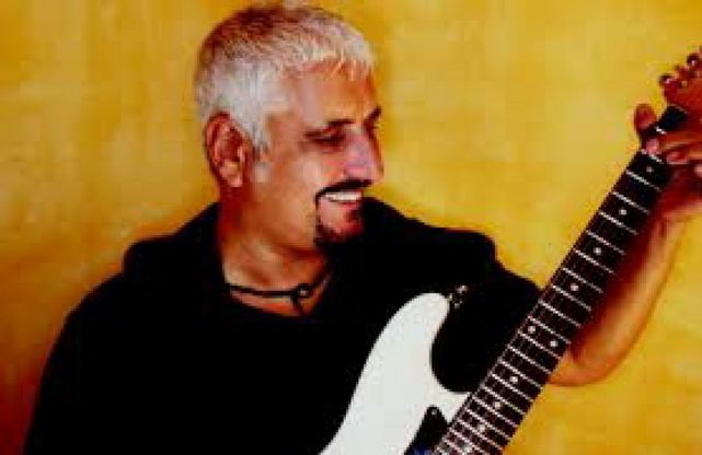 A Pino Daniele il Premio Mediterraneo