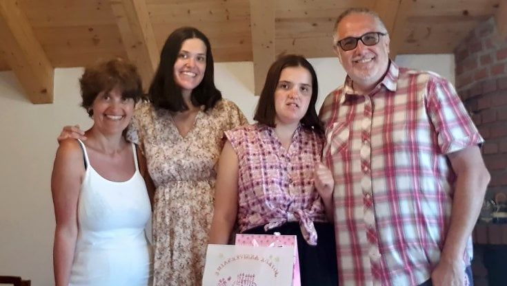Costretti a pagare lo scuolabus per la figlia disabile, Comune e Regione condannati a rimborsare le spese