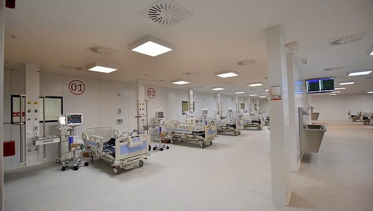 Covid, la Regione Puglia autorizza l'uso dell'ospedale in Fiera fino al 31 dicembre. Costo: 118mila euro al mese