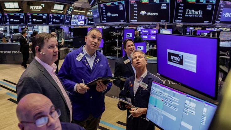 Le Borse oggi 23 aprile. Petrolio Brent di nuovo sopra i 100 dollari, Milano chiude in rialzo