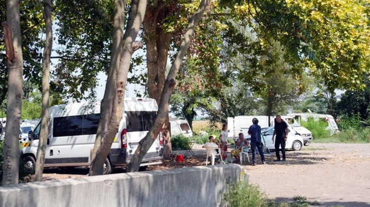Caso De Astis, controlli a distanza e viaggi: così la polizia locale ha ritrovato i bambini in fuga