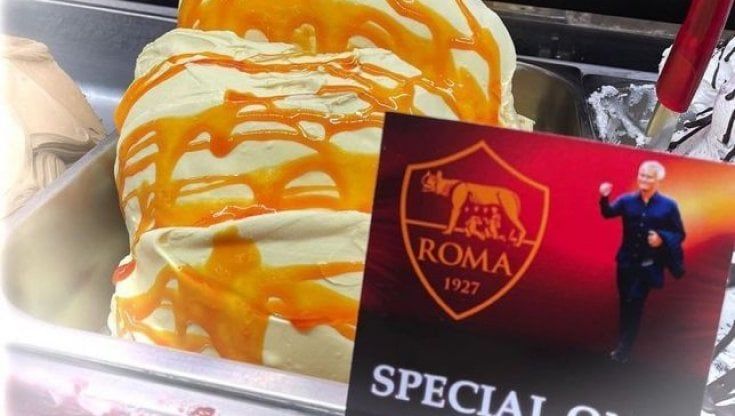Roma, spunta il gelato "Special One". E Mourinho commenta: "Per me fragola e mango, due gusti giallorossi"