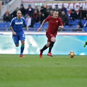 Roma, il Capodanno esagerato di Nainggolan: alcol, bestemmie e attacco ai giornalisti