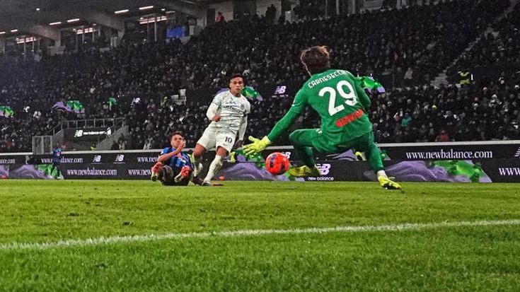 Lautaro risponde a Milan e Napoli: l’Inter vince 1-0 a Bergamo e chiude l’anno in vetta