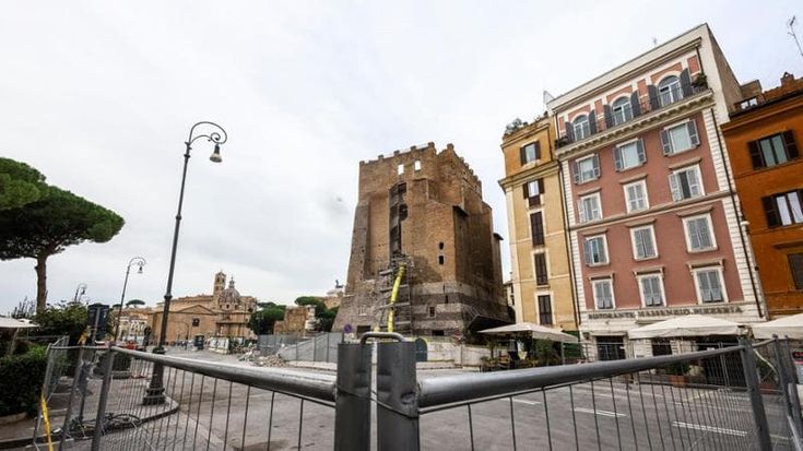 Crollo Torre Conti, l’anziana sfollata: “Non ho più casa. A 85 anni non so se tornerò nel mio letto”