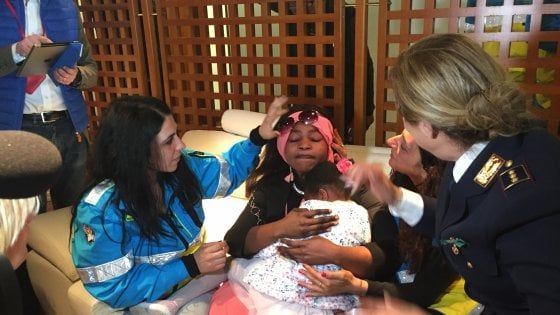 Migranti, Oumoh abbandonata ancora: la favola è senza lieto fine
