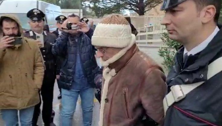 Messina Denaro, la soffiata: "È malato" Nel database oncologico la chiave per la cattura