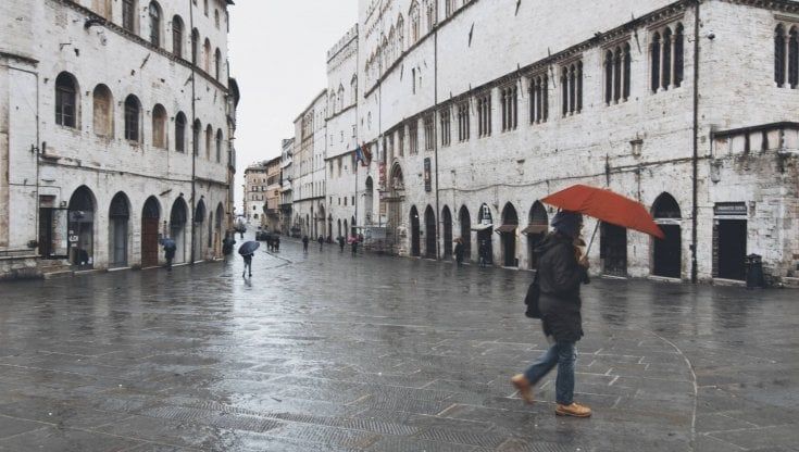 Covid, contagi in aumento in Umbria: verso la chiusura delle scuole in 31 comuni