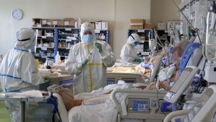 Coronavirus in Lombardia, lo studio della Statale sull'eredità della pandemia: sfiducia nella sanità e paura di perdere il posto di lavoro