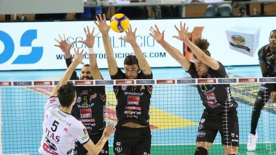 Volley, Supercoppa: Civitanova piega Trento al golden set. E' in finale con Perugia
