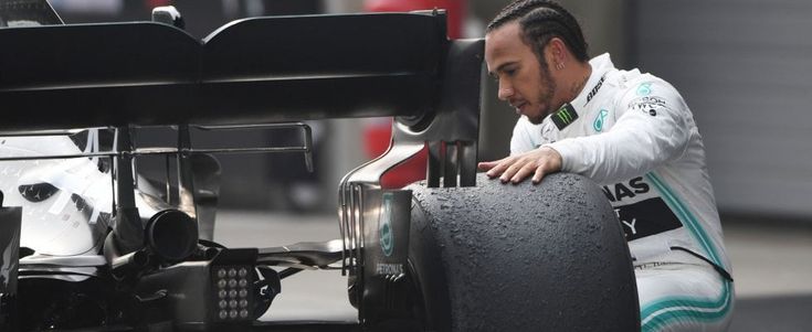 Social network, Mercedes in pole