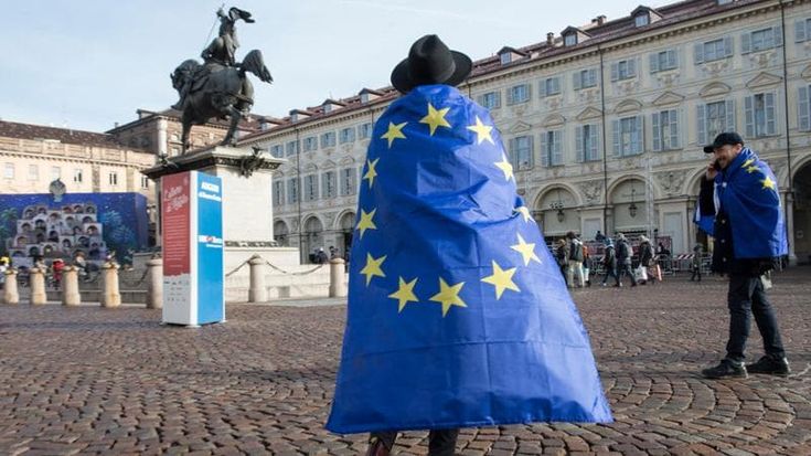Una piazza per l'Europa: Piano, Scurati, Tobagi, la società civile sul palco del 15 marzo