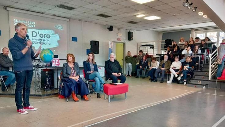 Lella Costa e Marco Revelli agli studenti: "Uscite dal guscio, i diritti non sono per sempre"