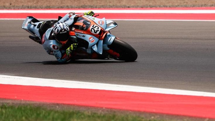 MotoGp, Fernandez in pole in Indonesia davanti a Bezzecchi e Di Giannantonio