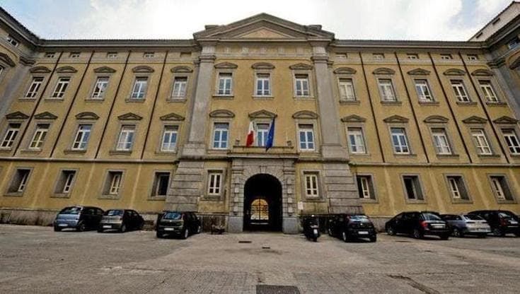 Giugliano, truffe alle assicurazioni con auto rubate, arrestati tre poliziotti e un quarto complice