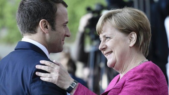 Macron e Merkel: "I trattati europei si possono cambiare, se necessario"