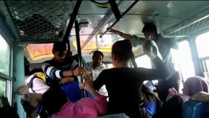 India: sorelle "eroine" si difendono da molestatori