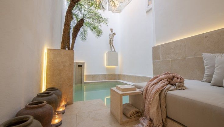 A Lecce l'hotel riparte dal lusso: arredi di Gio Ponti e un'immagine di Marina Abramovic per Palazzo Luce 