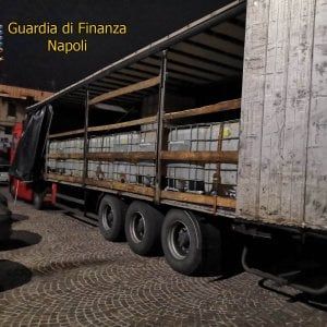 Napoli, sequestrati 27 mila litri di gasolio di contrabbando 