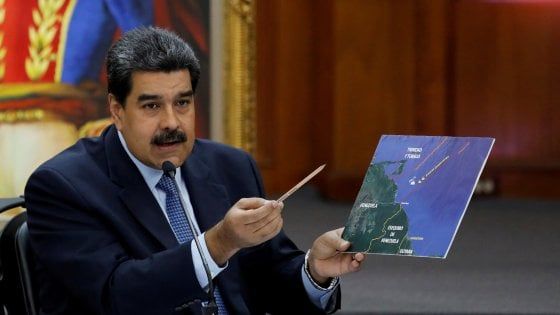 Venezuela, un uomo solo al comando: Maduro giura da presidente