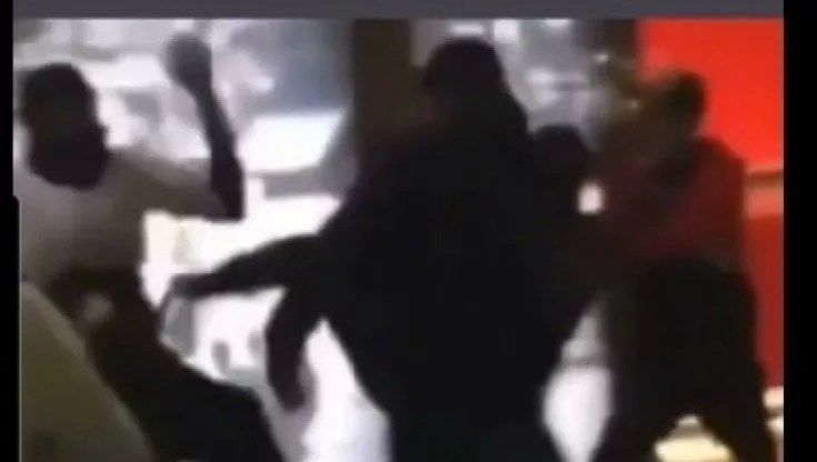 Milano, maxi-rissa tra 50 giovani vicino al Duomo: interviene la polizia
