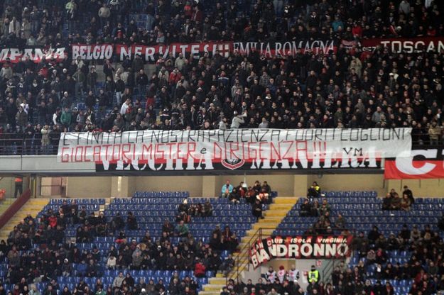 Milan-Genoa, striscioni di contestazione ai rossoneri