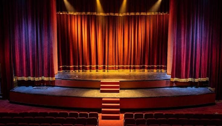 Riapre il teatro Dante, il via con “Mamma mia!”