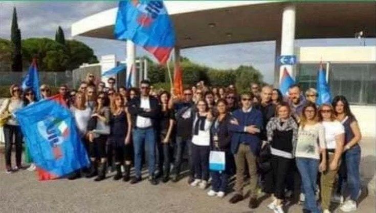 Bari, il giudice ferma il trasferimento coatto di 78 operai dell'ex Brsi in Sicilia. La Fiom: "Storica vittoria"