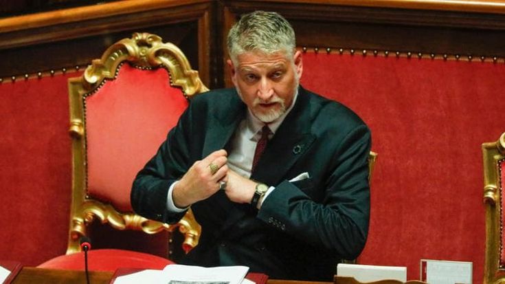Così Giuli in una mail al Mef chiedeva più tagli al cinema