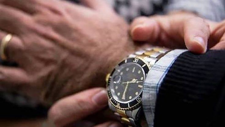 Corcagnano, calci e pugni a un 50enne per rubare il Rolex: in carcere un rapinatore 