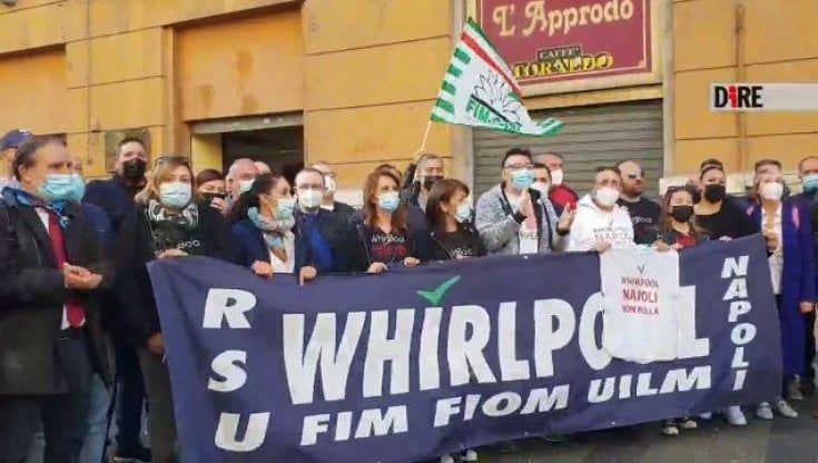 Whirlpool, la protesta dei lavoratori a Santa Lucia: "Dal Governo vogliamo concretezza"