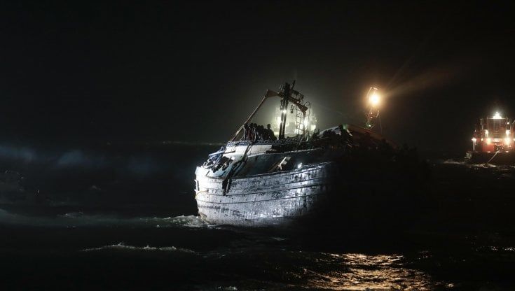 Barche di grandi dimensioni e nuove rotte: così cambiano i viaggi dei migranti  per sfuggire ai libici