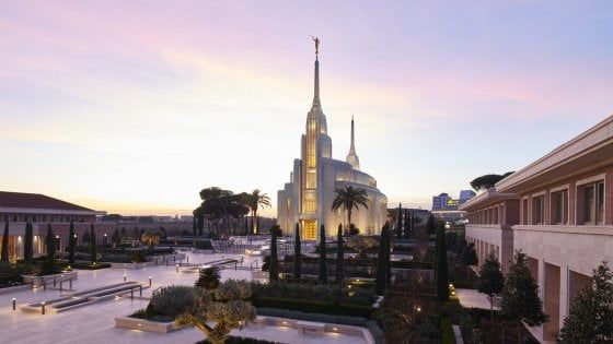 Roma, quarantamila in fila per il tempio-show dei mormoni 