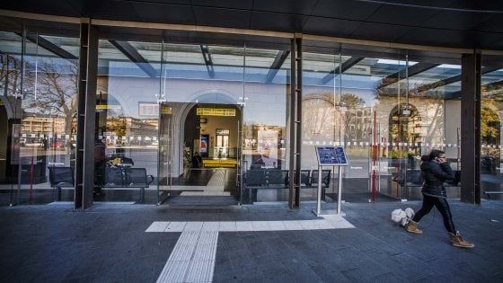 Bergamo, la Lega contro il wi-fi senza limiti: "Attira i bulli stranieri". La replica: "Internet è un diritto"