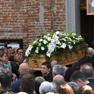 La Loggia, centinaia per l'addio a Valentina: "Era di quei santi che non finiscono sul calendario"