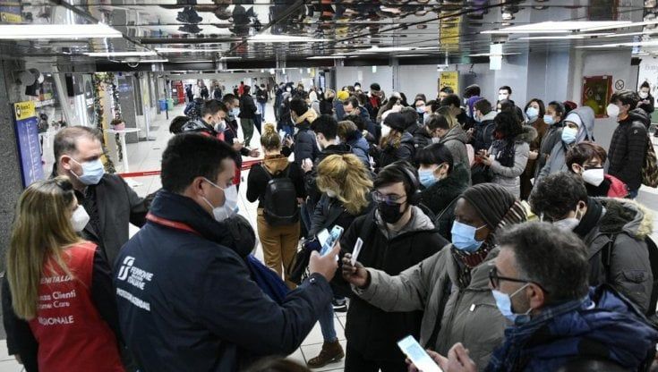 Super Green Pass a Napoli, controlli a campione per metro e bus Anm. Addetti con polfer e municipale invece per Linea 2 ed Eav