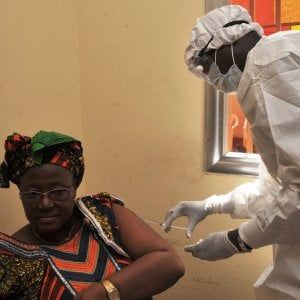 Oms: "Vaccino contro l'Ebola efficace al 100 per cento"