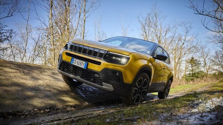 Effetto Avenger, la Jeep a tutto campo: elettrica, a benzina e ora anche ibrida
