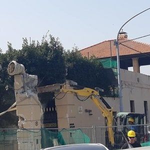 Palermo, abbattuto il pilone del cancello di Villa Igiea: l'assessore chiama i carabinieri