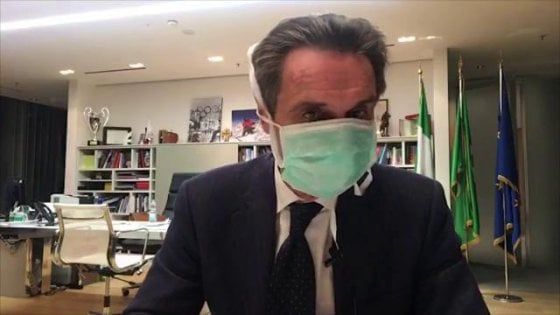 Coronavirus, positiva collaboratrice di Fontana: il governatore in auto-isolamento. Contagiati anche minori