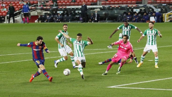 Liga, Messi entra e rilancia il Barcellona: 5-2 al Betis
