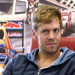 F1, Vettel giura fedelt&agrave; alla Red Bull: ''Non lascio la squadra''