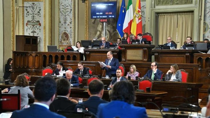 Crisi di governo, anzi no: la politica siciliana come la finzione del wrestling